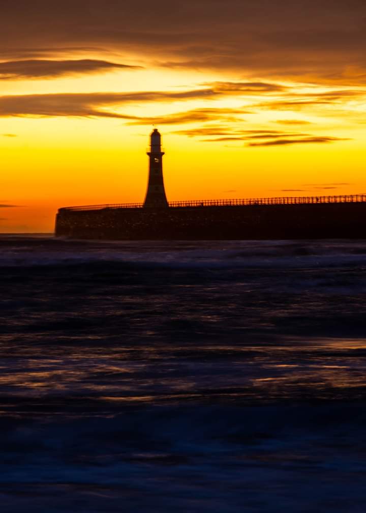 tony6290's tweet image. Fantastic first visit to Roker pier and light house yesterday. What a beautiful start to the day. #North #Sunderland #Coast2Coast #coastal #seascape #Roker #NorthEast #weatherpics@itv.com