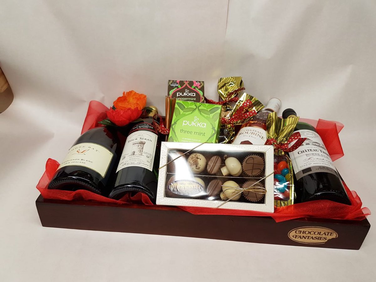 KosherChoc's tweet photo. The end of the year brings no greater joy than the opportunity to express to you season’s greetings and good wishes. May your holidays and New Year be filled 
with joy,

Best wishes from .....

Get your seasonal packages at https://t.co/F6I99TBW65

#kosherchocolate 
#chocolate https://t.co/NGVNiSEWzN
