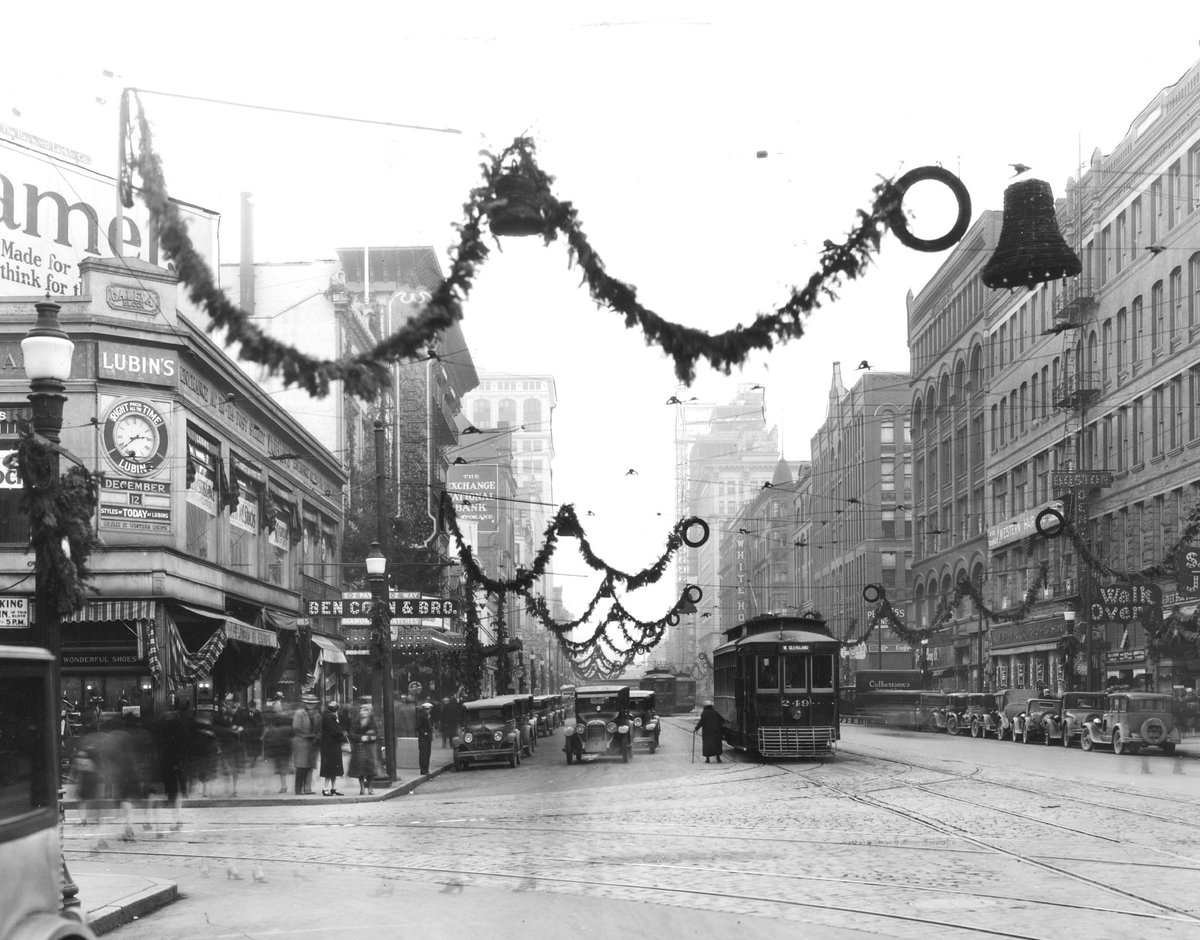 SpokesmanReview's tweet photo. #TBT It's beginning to look a lot like Christmas at the corner of Riverside and Post in downtown Spokane.

In 1928. https://t.co/y9l6Ft3xpo