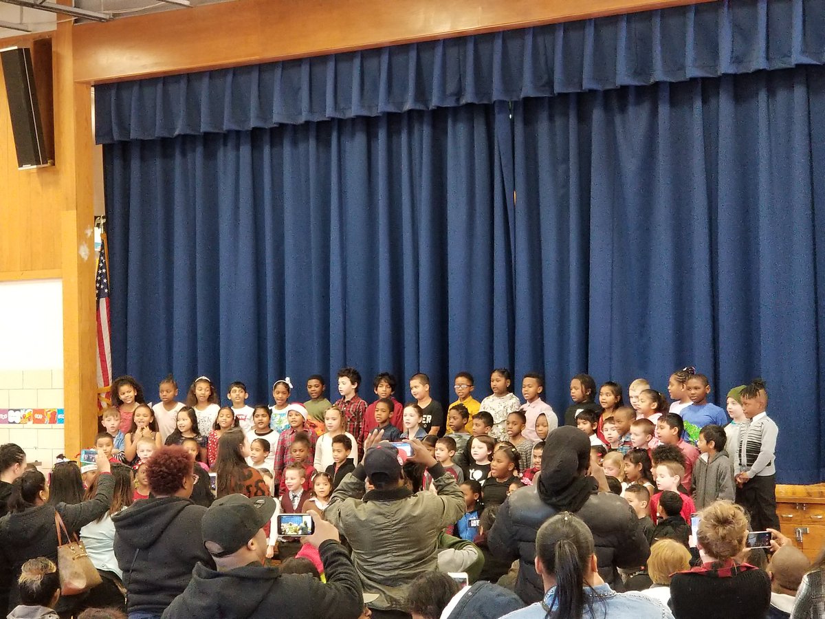 KeaneElementary's tweet image. Incredible turnout for Keane's winter concert today! The students all sounded amazing and it was standing room only in the gym. #singingsensations @KeaneElementary @SCSchools