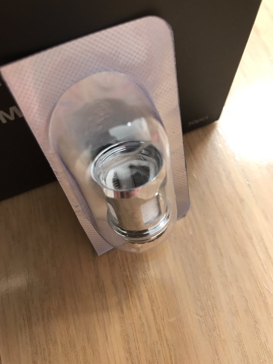 VAPEonline4's tweet image. コイルも色々
本日はSMOKTFV12PRINCE用交換コイルのmaxmeshをちらっと紹介！
画像の料金表は横着してすいません。見にくいw
多少高いけど、味と立ち上がりは最高！病み付きになります！
#V12 #TFV12PRINCE #SMOK #コイル #交換コイル #TFV #VAPE #爆煙