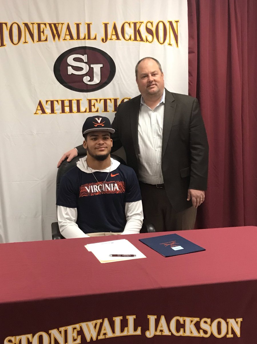 Chayce_Chalmers's tweet photo. SJHS thanks for the support and the love, SJ Raider forever! NEXT CHAPTER  #SJHSRaiders #GoHoos ⚔️🔷🔶 https://t.co/D2atC9356z