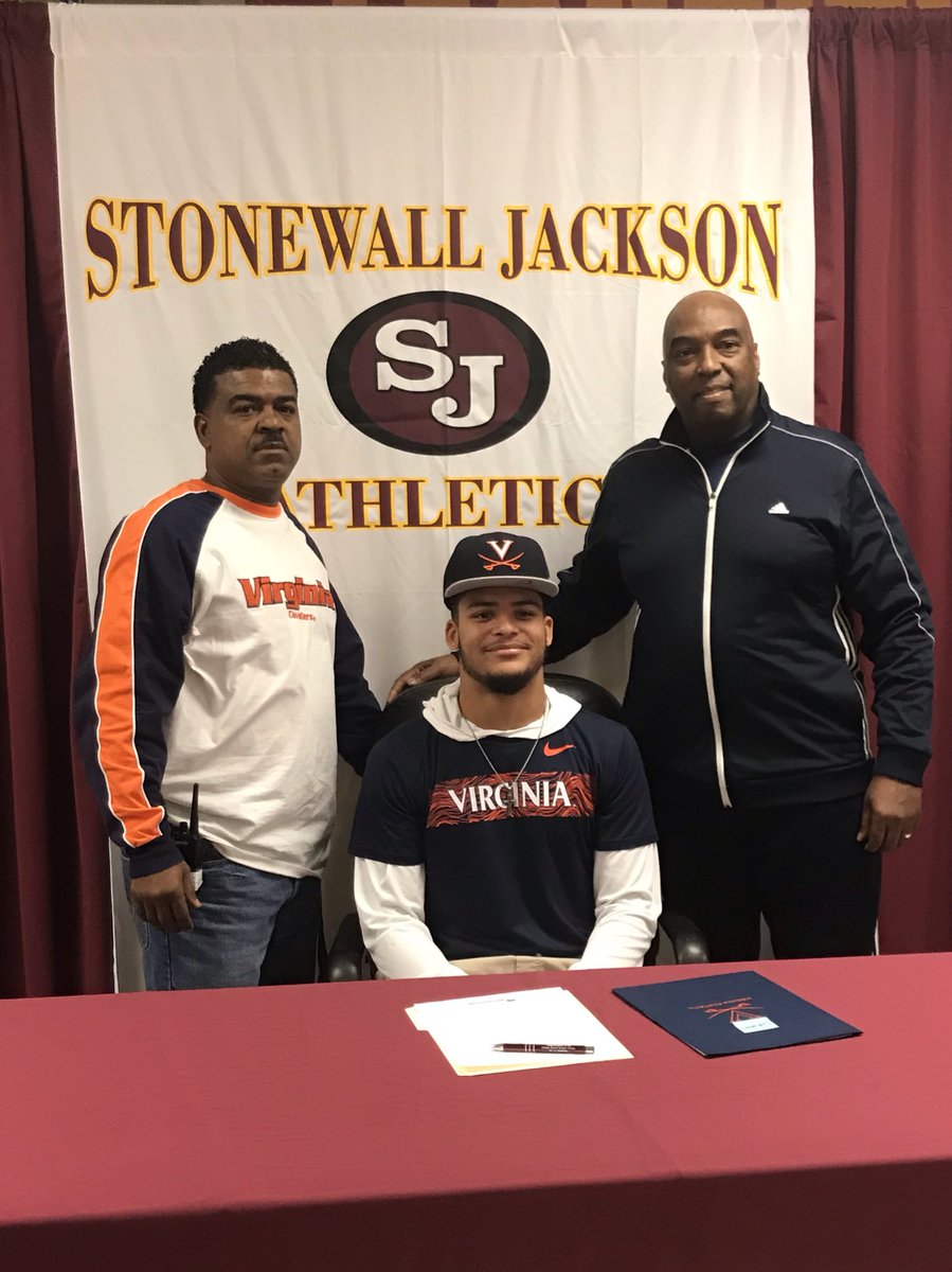 Chayce_Chalmers's tweet photo. SJHS thanks for the support and the love, SJ Raider forever! NEXT CHAPTER  #SJHSRaiders #GoHoos ⚔️🔷🔶 https://t.co/D2atC9356z