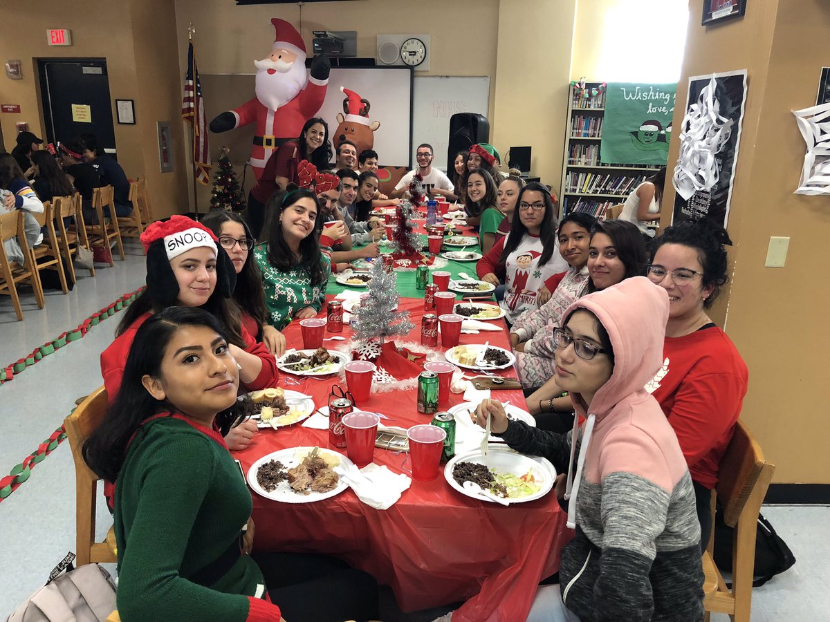 _HHS_NHS_'s tweet photo. Our Christmas party today was a success! 🤩 We hope you had a great time, and we wish you all a very merry Christmas🎄🥰🎉 https://t.co/2gvKfDhsN7