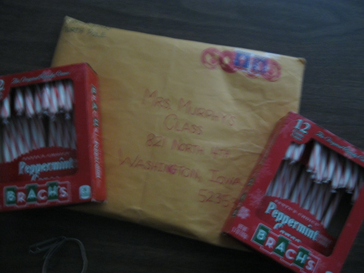 js_murphy66's tweet image. When Santa writes us back AND sends candy canes, we stop everything and read his letters!!  #washpride #somuchxcitement #thankssanta