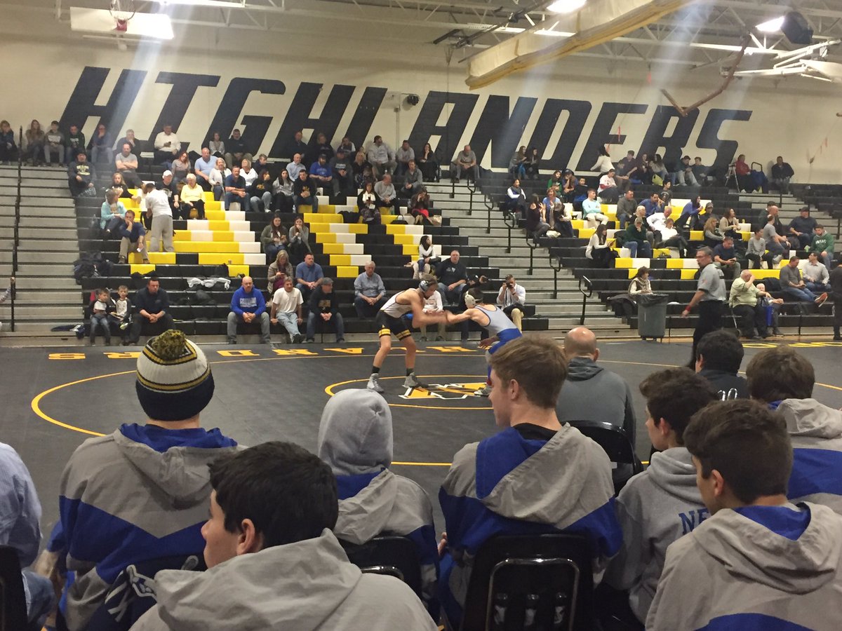 PatLanniNJ's tweet image. We’re starting round 3 at the West Milford Duals. Two earlier matches came down to the wire. @KittatinnyHSWre beat Wayne Valley on a last-second escape by Jackson Crawn while @RamapoWrestling topped West Milford with a big pin by new HWT Arman Young #NJWrestling