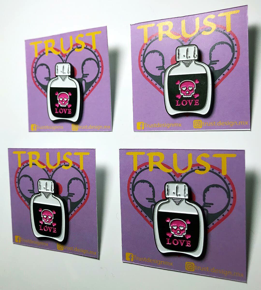 Libreliebremx's tweet image. #TrustDesign tiene pines increíbles que adornarán espectacular cualquier prenda, gorra, bolsa o mochila ¡queremos todo!

¡Nos vamos a las 8! Y viernes, sábado y domingo te esperamos en Bolívar 8, Centro Histórico, CDMX de 11:00 a 20:00 hrs.