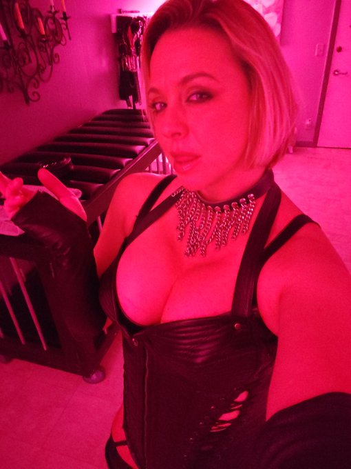 Its that time again😈 https://t.co/D8ZhTMx9s0<a href="/tag/momcomesfirst"class="tags"><span>#momcomesfirst</span></a>