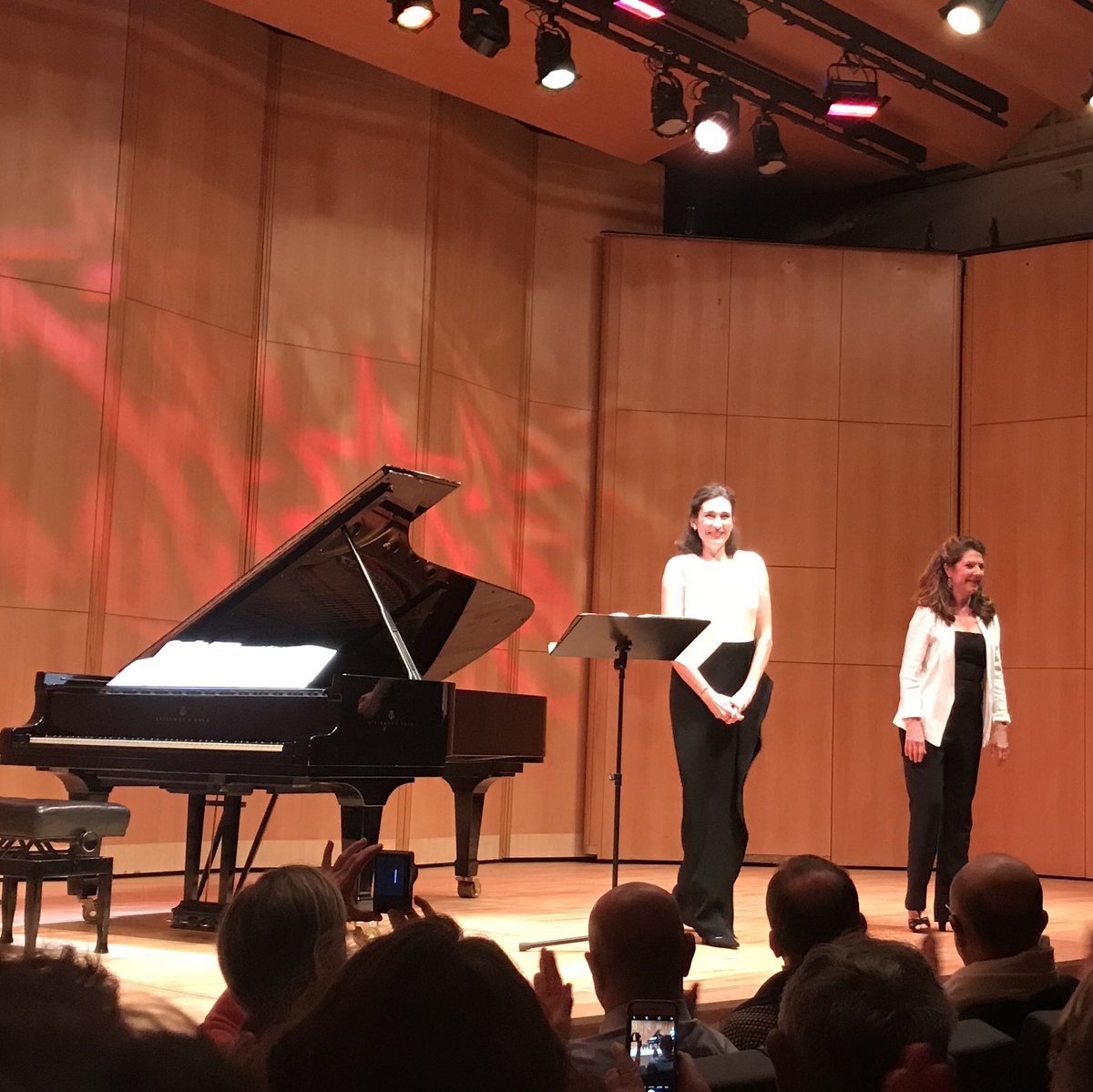 cle_mao_takacs's tweet photo. Soirée @MuseeOrsay pour écouter la merveilleuse voix de #MarieLaureGarnier dans #Schubert &amp; #Wolf puis les fabuleuses #VéroniqueGens et #SusanManoff qui m’ont fait rire et pleurer dans ce splendide récital de mélodies porté par leur parfaite entente musicale. https://t.co/4NWJzsghyD