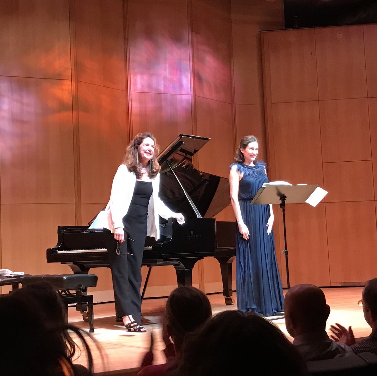cle_mao_takacs's tweet photo. Soirée @MuseeOrsay pour écouter la merveilleuse voix de #MarieLaureGarnier dans #Schubert &amp; #Wolf puis les fabuleuses #VéroniqueGens et #SusanManoff qui m’ont fait rire et pleurer dans ce splendide récital de mélodies porté par leur parfaite entente musicale. https://t.co/4NWJzsghyD