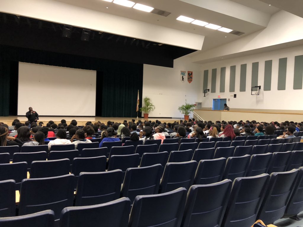 clayton_biology's tweet image. Class of 2022 #co22 Grade Level assembly at the Prestigious #TurnerTech @TurnerTechHS @pr7601 Principal Frazier inspiring them to be proud of their achievement