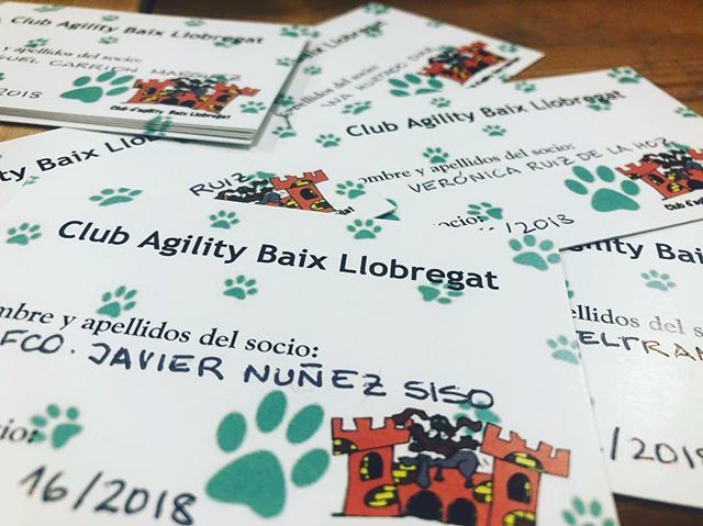 agilitybaix's tweet photo. 💚🦀Y aquí tenemos nuestros carnets de socios‼️
.
💳Con tu carnet obtendrás descuentos 💴de nuestros colaboradores 🐶 @terranovacnc92 y @summumsalut 🏋️‍♀️entre otros‼️
.
.
#elclubmasmolon #gentedelbaix #agilitydog #agility #sociosdelbaix #agilitybaixllobr… https://t.co/j83Kdmj2AP https://t.co/mSeS1XLL3m