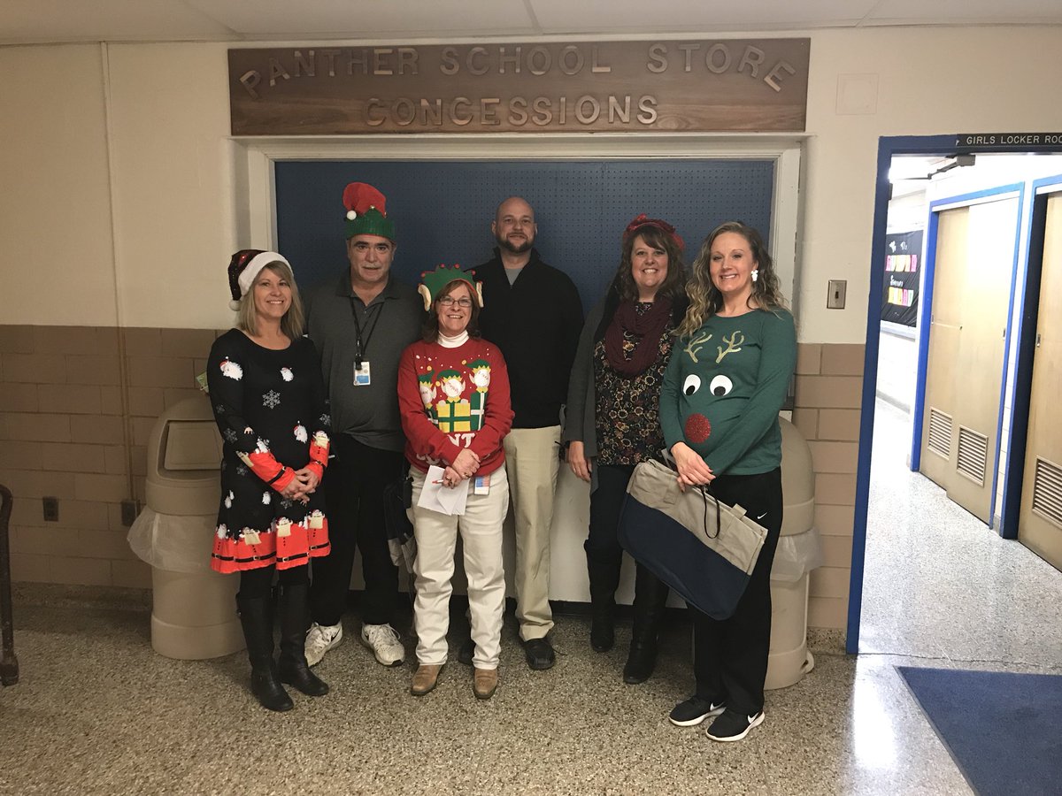 HancockMSHS's tweet photo. Ms. McCoy and her merry office elves delivered HMSH bags to staff along with a sweet treat this morning! @mccoysab @WCPSmalcojen @a_delauter https://t.co/dgekLuQKjB