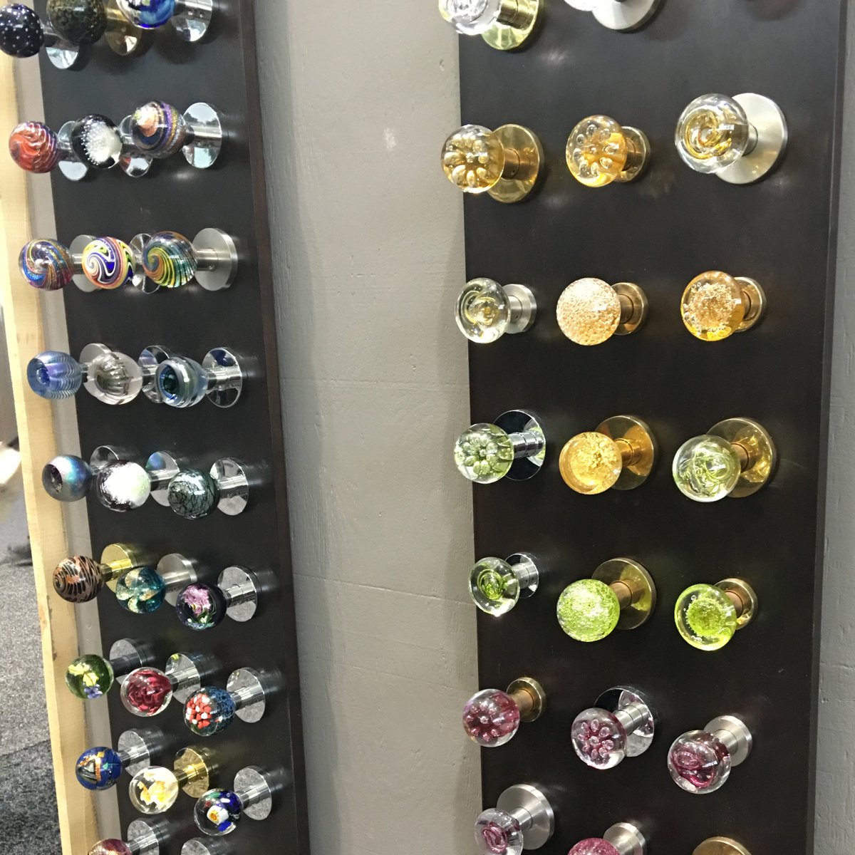 KelliWebber1's tweet image. Throwback Thursday to #abx 2015! 
What do you think of  these glass knobs?? Coming back on trend?
▪
▪
▪
▪
#glassknobs #designtrends #interiordesigner #bostondesigner #Boston #throwback #designinspo #designlovers #designlife #kellilovesdesign