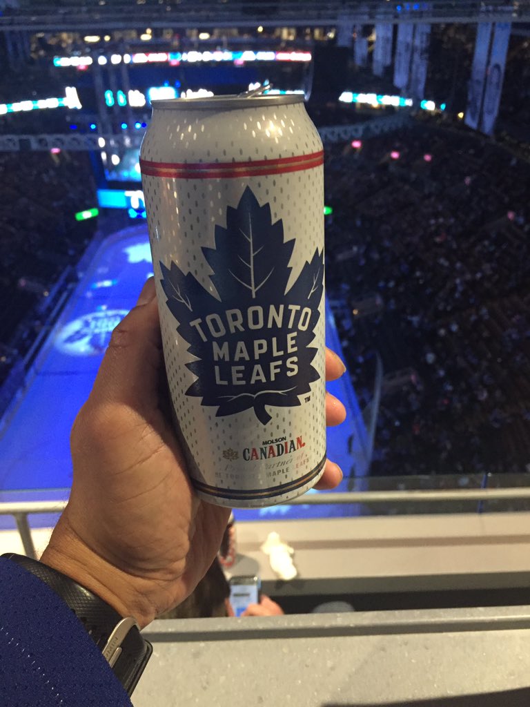 HACKEY17's tweet image. A toast to all fans!  Merry Christmas 🎄!  #GoLeafsgo! 

#LEAFSFOREVER