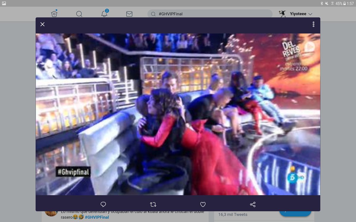 AyudaLilian's tweet photo. #GHVIPFinal El Koala otro q sebretrata solito! Sin saludar a "su cholita" ya se cansó d hacer el papel d campesino ATONTADO.Hasta DAREK riendo viendo ganadora a Miriam, y el otro ahí d brazos cruzados y REVENTADO.
Y pensar q se decía q Asraf era el falso del concurso! https://t.co/DwoOwARxCX