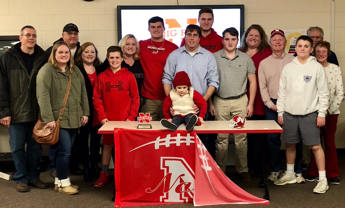 ryanclemente15's tweet photo. It’s official✍🏼⚪️🔴 #SHU23 https://t.co/xouU1cIU9g