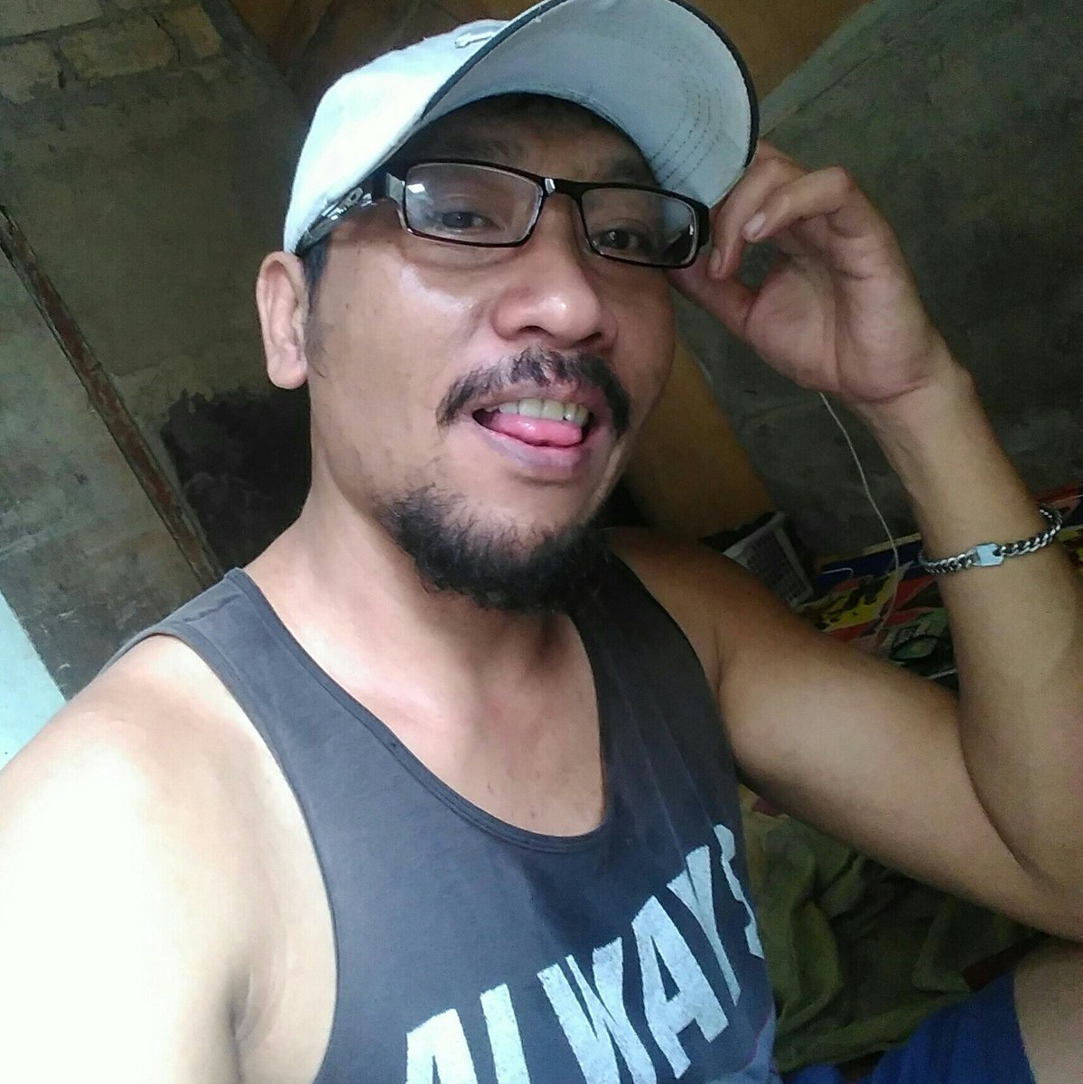 Rakadoesoen's tweet photo. #FotoProfilBaru https://t.co/UcCdqhnoaa