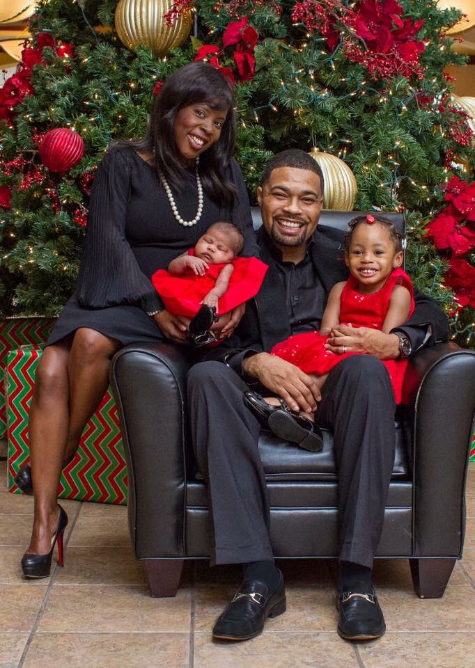 AshlyeV's tweet photo. #TBT 2016- first Christmas as #WilkersonPartyOfFour!
#SweetAriahV was one month old and #PreciousAlanaV was two years old.
#happyholidays #thewilkersons #thewilkersonway #teamwilkerson #thewilkersongirls #littlewifebiglife https://t.co/gGychka1GQ
