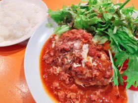 muni_gurume_'s tweet photo. 【キッチン Oh!Way】
@東京：池袋駅から徒歩10分

特製の「牛スジシチューかけハンバーグステーキ」を食べられるお店。
肉厚なハンバーグは特製のシチューソースと牛すじが乗った贅沢な逸品！
ジューシーな食感が口の中を包み込み、牛すじとの相性もピッタリです✨ https://t.co/8YsVdLG6IT