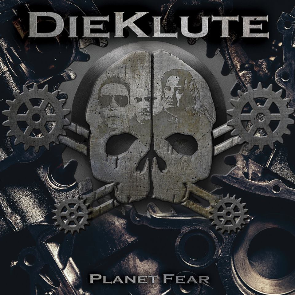 8064jvhj's tweet image. DieKlute @DieKlute のアルバムのリリースが先ほど公式で発表されました。
Fear FactoryのDino Cazares / @FearFactory @DinoCazares)
DieKruppsのJürgen Engler / @diekruppsband
LeætherstripのClaus Larsen / @Leaether_Strip 
来年2月1日に発売です。
#DieKrupps
#FearFactory
#LeaetherStrip