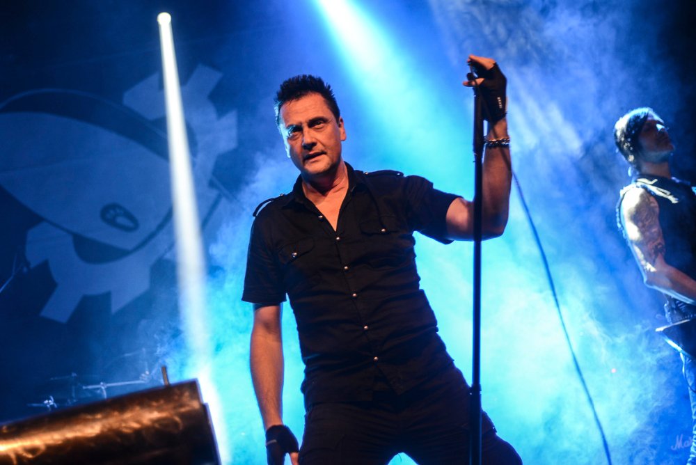 8064jvhj's tweet image. DieKlute @DieKlute のアルバムのリリースが先ほど公式で発表されました。
Fear FactoryのDino Cazares / @FearFactory @DinoCazares)
DieKruppsのJürgen Engler / @diekruppsband
LeætherstripのClaus Larsen / @Leaether_Strip 
来年2月1日に発売です。
#DieKrupps
#FearFactory
#LeaetherStrip