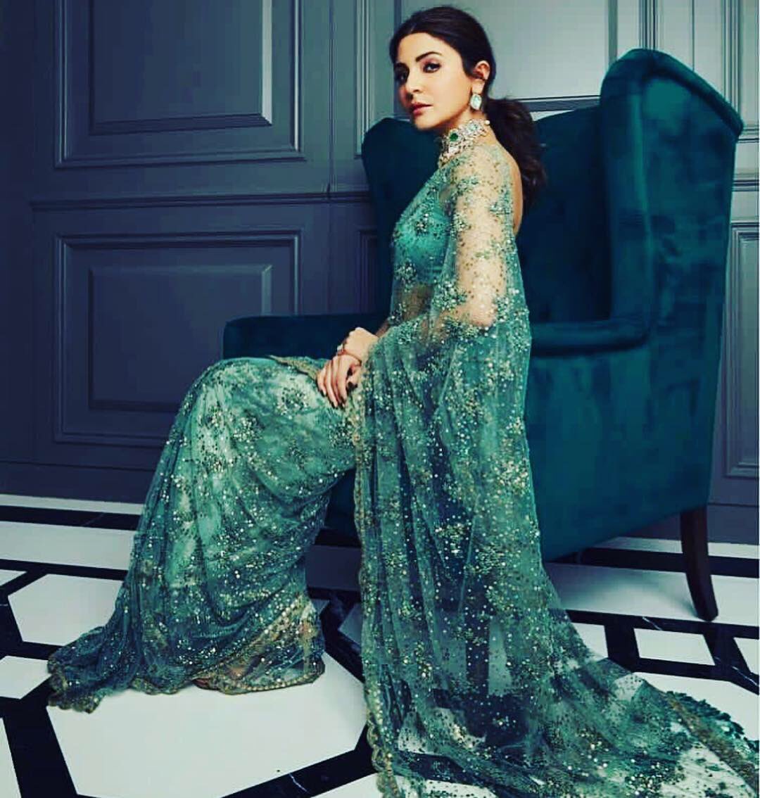 aditi_mehrotra1's tweet photo. Sepia tinted sea foam 💚
#anushkasharma looks regal in a hand embroidered and brass sequined saree by @sabya_mukherjee ✨
#sabyasachi #anushkasharma
#mumbaireception #nickjonas #marriage #wedding #reception #celebrity #celebrityfashion #fashion #fashionblogger #fashionredefine https://t.co/2NQCW0sMzq