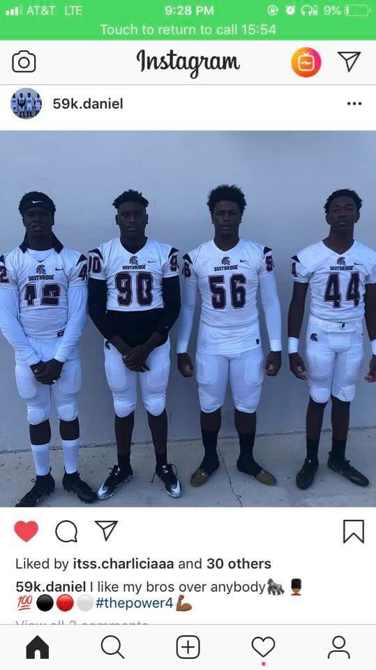 Bigmurf26's tweet photo. Ridge Pride 🔴⚫️🔴⚫️ Told Lil cuz he’ll be a 4 star by his junior year he say naw next year they we’re all freshmen https://t.co/JYt9OCXYAm