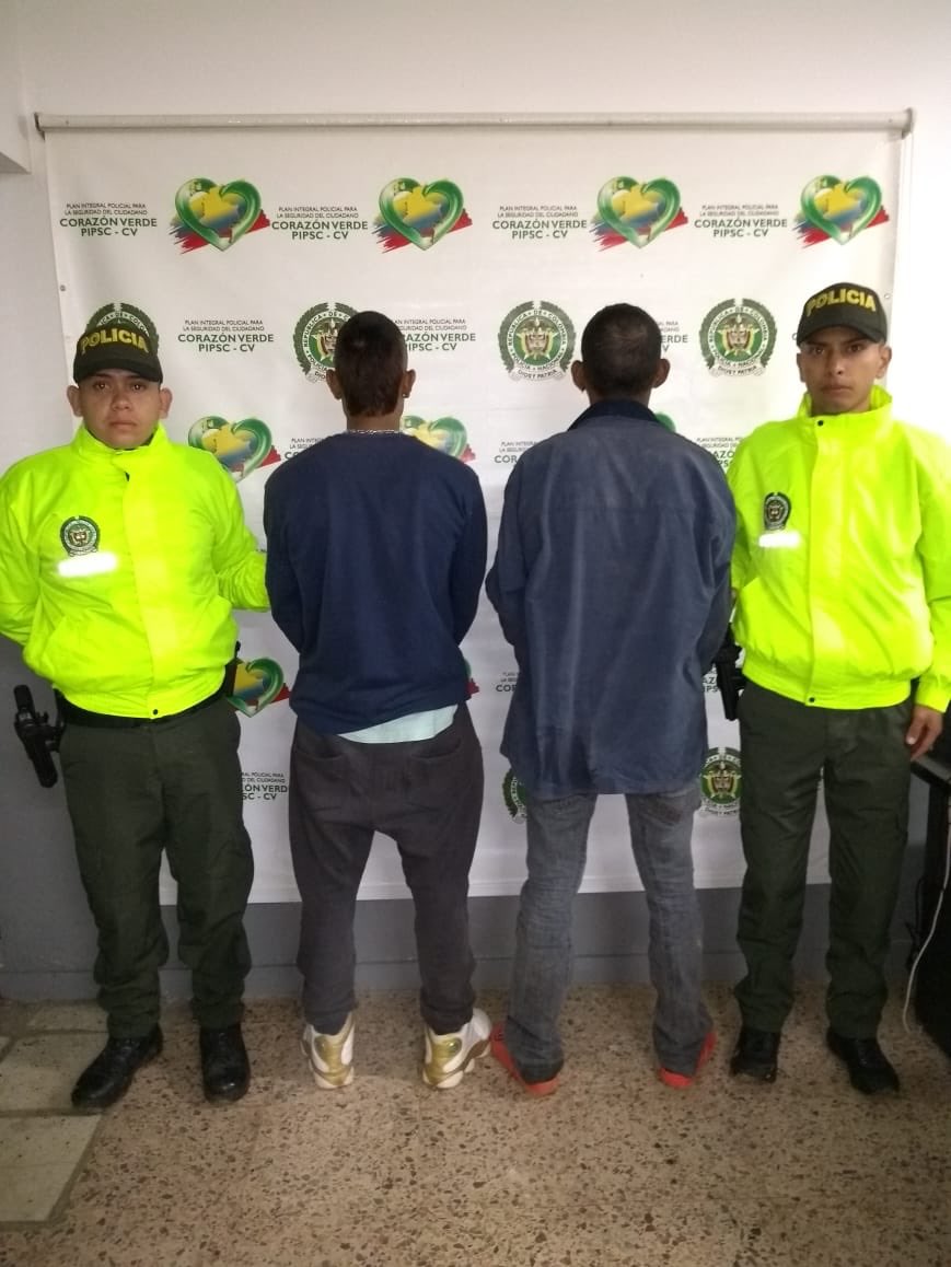 SJamundi's tweet photo. Últimos Resultados del #PlanPresenciaJamundi en el sector de la Playita, allanamientos con capturas. #BAFUR #GOES @AJamundiValle @PoliciaCali @elkincepesas @Ejercito_Div3 @PoliciaColombia https://t.co/5JwKzm34vY