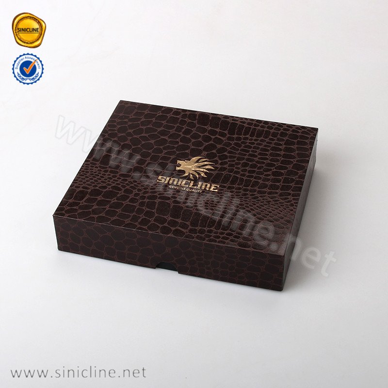 SiniclineE's tweet photo. Time to add some glamour to men accessories packaging, You can choose the texture paper coated and have it personalised with gold foil stamping logo that create obsolutely a premium look. https://t.co/SrLfABneMG