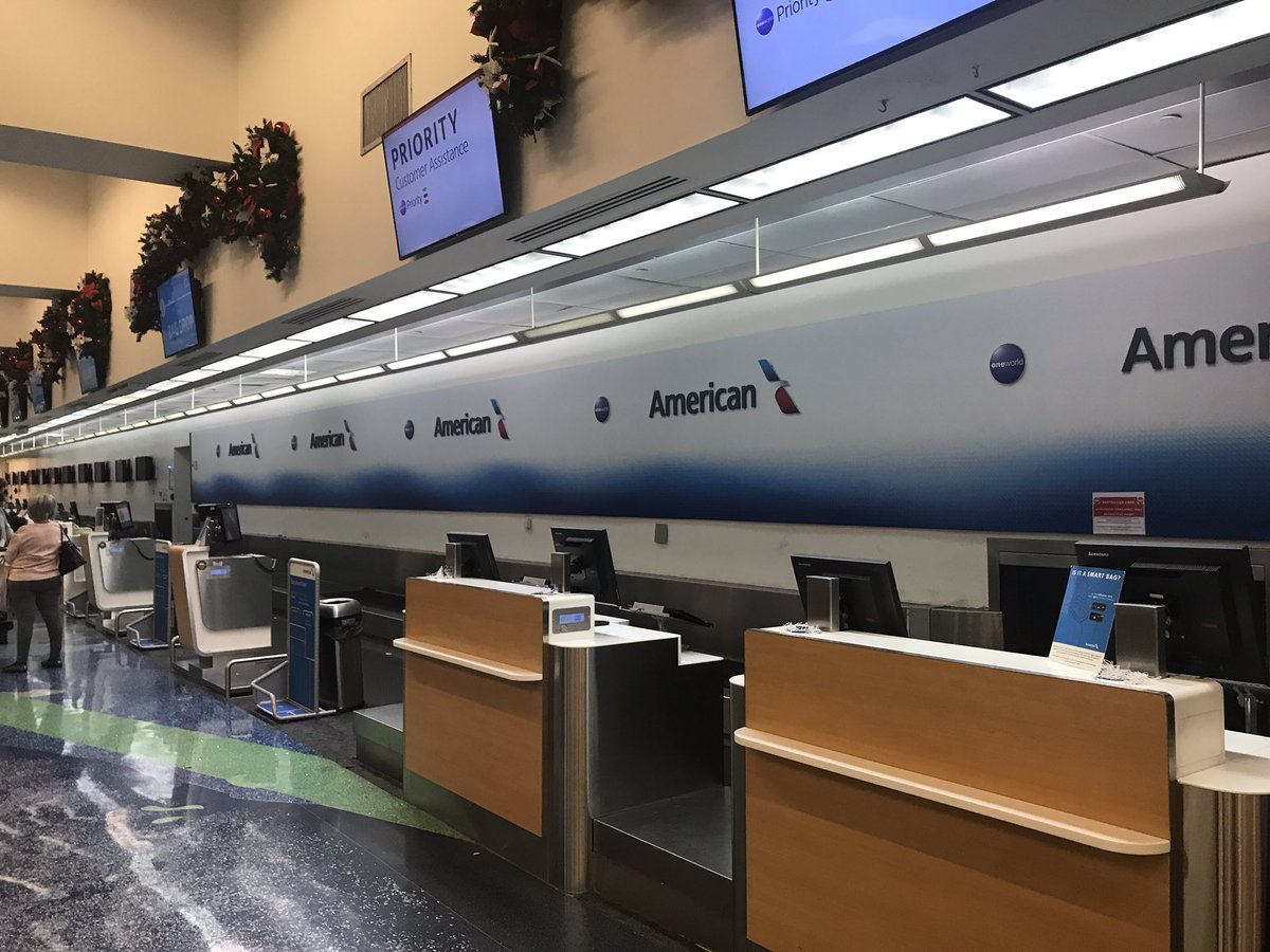 Mlmcadam's tweet photo. “We wish you a Merry Christmas, we wish you wouldn’t bother us, we don’t care your flight was canceled and you won’t find help here” a warm holiday start to you and yours from @AmericanAir https://t.co/im6bFHhgYJ