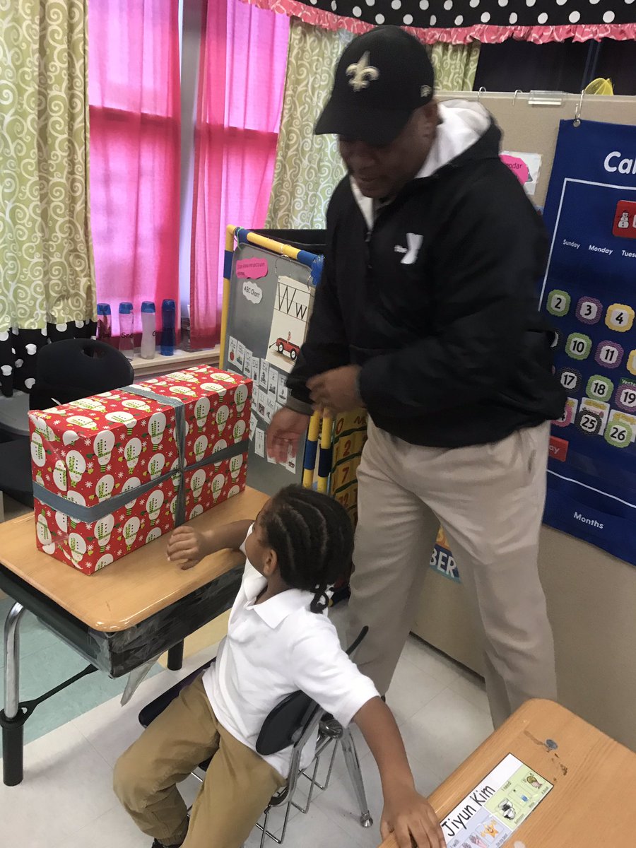 elisabethnewe10's tweet photo. The YMCA came bearing gifts for our students!  A family from the YMCA each shopped for each of our language unit kids and made some huge smiles and dreams!  #blessed #adoptedbytheY #blessingskeepcoming #sooverwhelmed @WilsonRanger123 @MPSAL https://t.co/rmOykBUmls