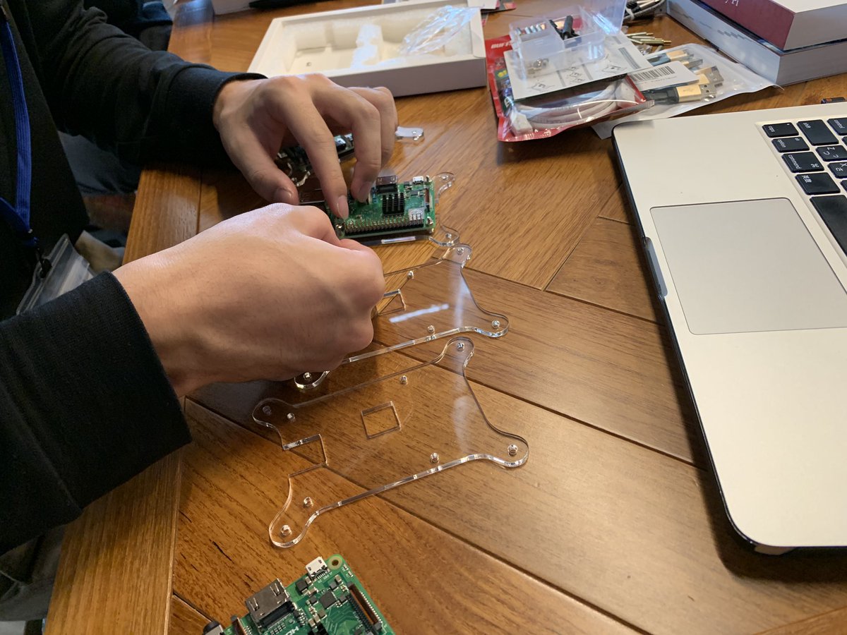 cyberagent_ai's tweet image. 今日から青山さん主催の内定者イベント「おうちKubernetesゼミ」がスタートしました！👏🎉

3日間でおうちk8sを作成するプログラムになっており沢山の内定者に参加いただいてます！午前中の様子はこちらです！#cloudnative #おうちkubernetes #kubernetes