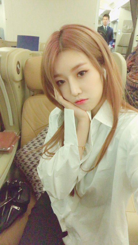 [TRANS] 181220 Dawon Fancafe update

Today's recommendation!!! Also excited... 😚😊😊

I'll come back safely 😍 JJANG #SingaporeAirline #SingaporeAir #FlySQ 

NYAHA ㅎㅎ ❤❤❤❤ 

#우주소녀 #WJSN #다원 #DAWON