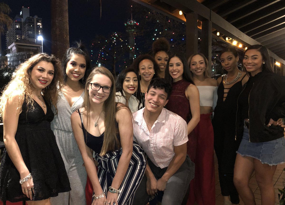 msrae2352's tweet image. I have been blessed with an amazing group of ladies and gentleman. What a wonderful time at our Holiday Team Dinner! ❤️❤️#HawkCheer #BeautiesandBeau