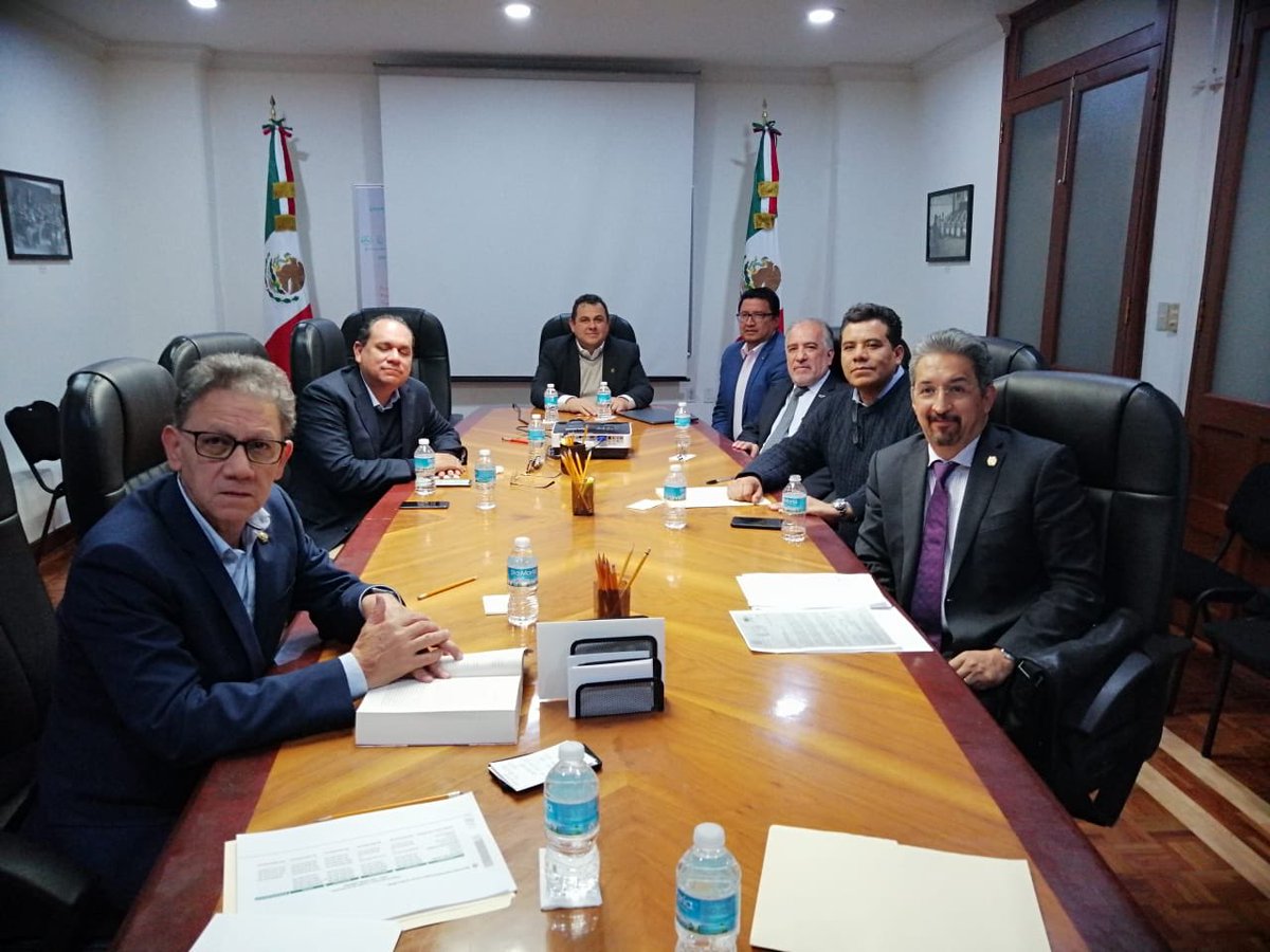 MedardoSernaG's tweet photo. Se concretó el apoyo económico extraordinario para las universidades públicas en crisis, entre ellas la Universidad Michoacana de San Nicolás Hidalgo. Agradecemos al presidente Andrés Manuel López Obrador su apoyo. https://t.co/TBkuNzKPMG