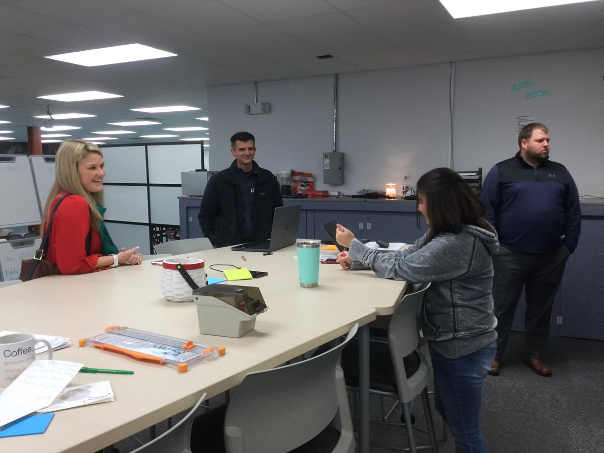 AlbiaAspire's tweet photo. @AlbiaAspire students talked with our guests @eabbey @mrswilliams21c @AEAlearning &amp; @jacobwelchans today, sharing the work they have been doing with each of their business projects. #greatwork #aspiretoinspire @albiacsd https://t.co/SvymDh3vlZ