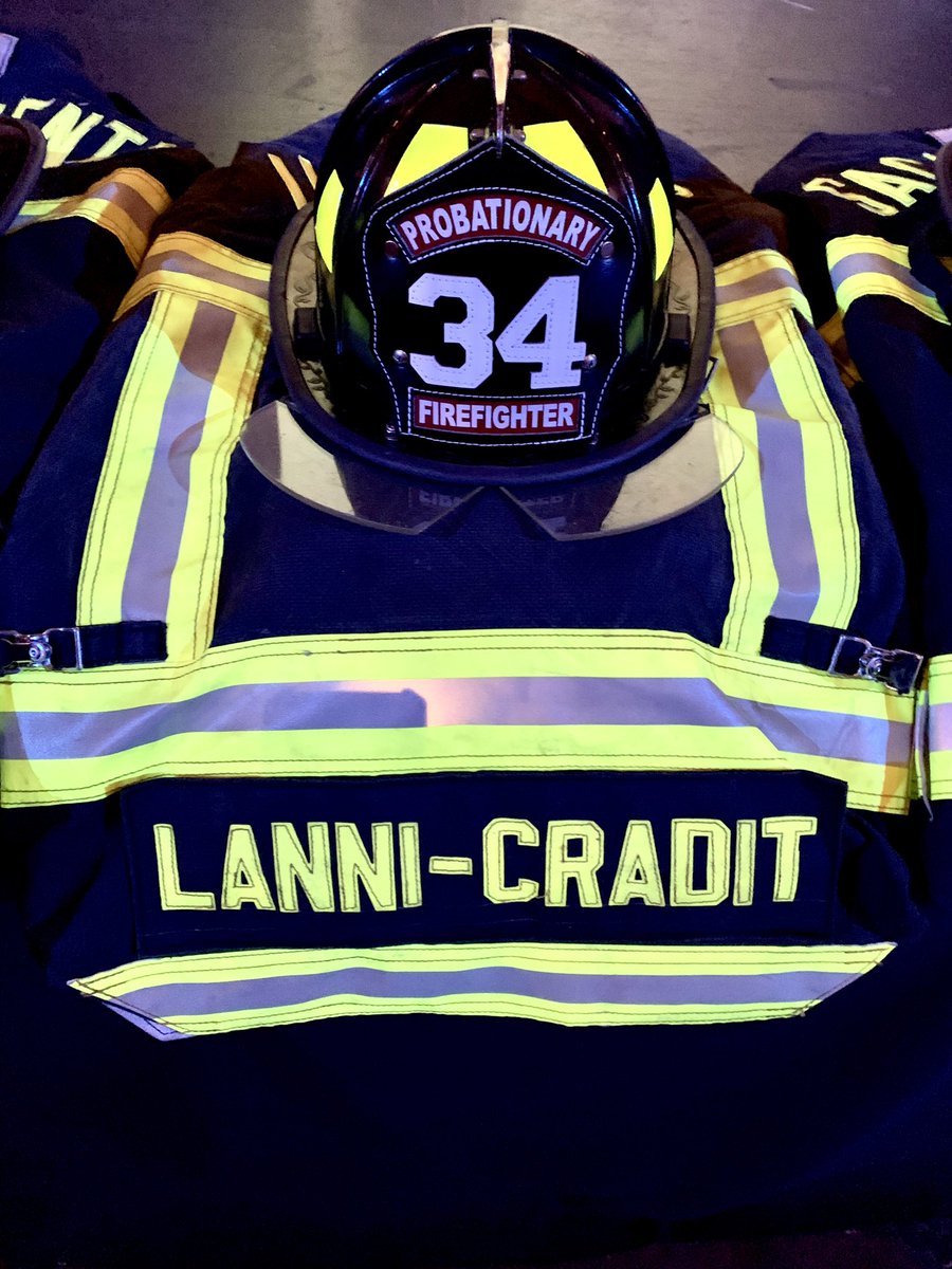 UCDavisFire's tweet image. Congrats to our two newest @ucdavis Firefighters on your graduation 🎓 from SFD Academy 18-1. All your hard work and dedication paid off! Welcome to the #UCDFD family Meggie and Johnita!!!! 🔥 👩🏼‍🚒 #ucdavis #goags