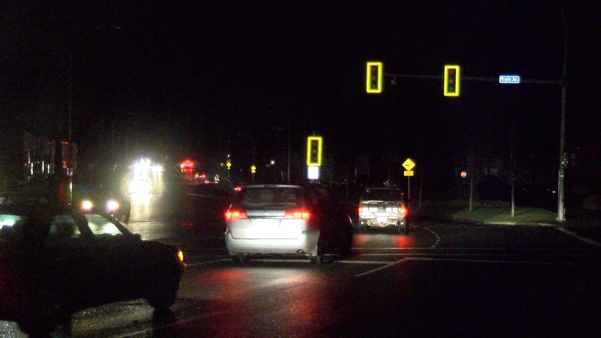 Kendall_Hanson's tweet image. Latest on storm damage @CHEK_News at 10 (if you've got power). BC Hydro says it could be days before all the power is restored with more than 1/3 of Vancouver Island without power tonight #Nanaimo