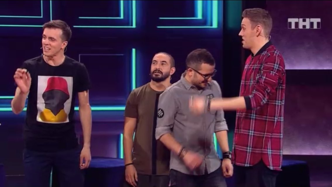 graf_azzaro's tweet image. Паша: - организовал митинг в поддержку любовников
Арс: - а, любовники это типо парень/парень?
Паша: - нет, нет... ты давай тут не о себе