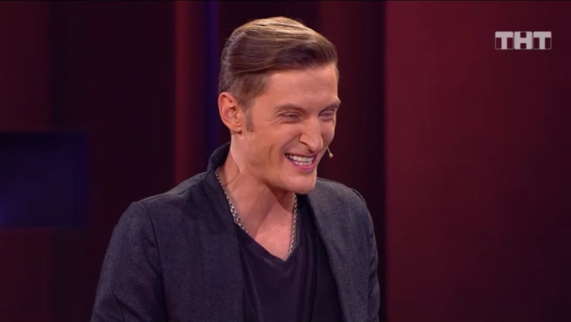 graf_azzaro's tweet image. Паша: - организовал митинг в поддержку любовников
Арс: - а, любовники это типо парень/парень?
Паша: - нет, нет... ты давай тут не о себе