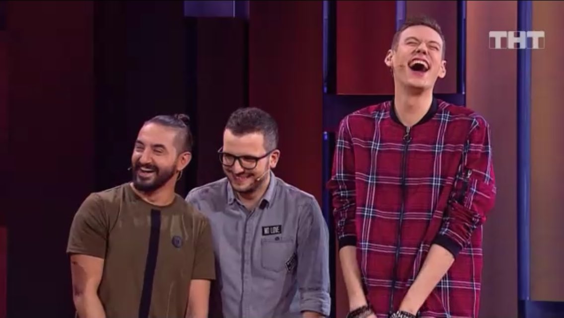 graf_azzaro's tweet image. Паша: - организовал митинг в поддержку любовников
Арс: - а, любовники это типо парень/парень?
Паша: - нет, нет... ты давай тут не о себе