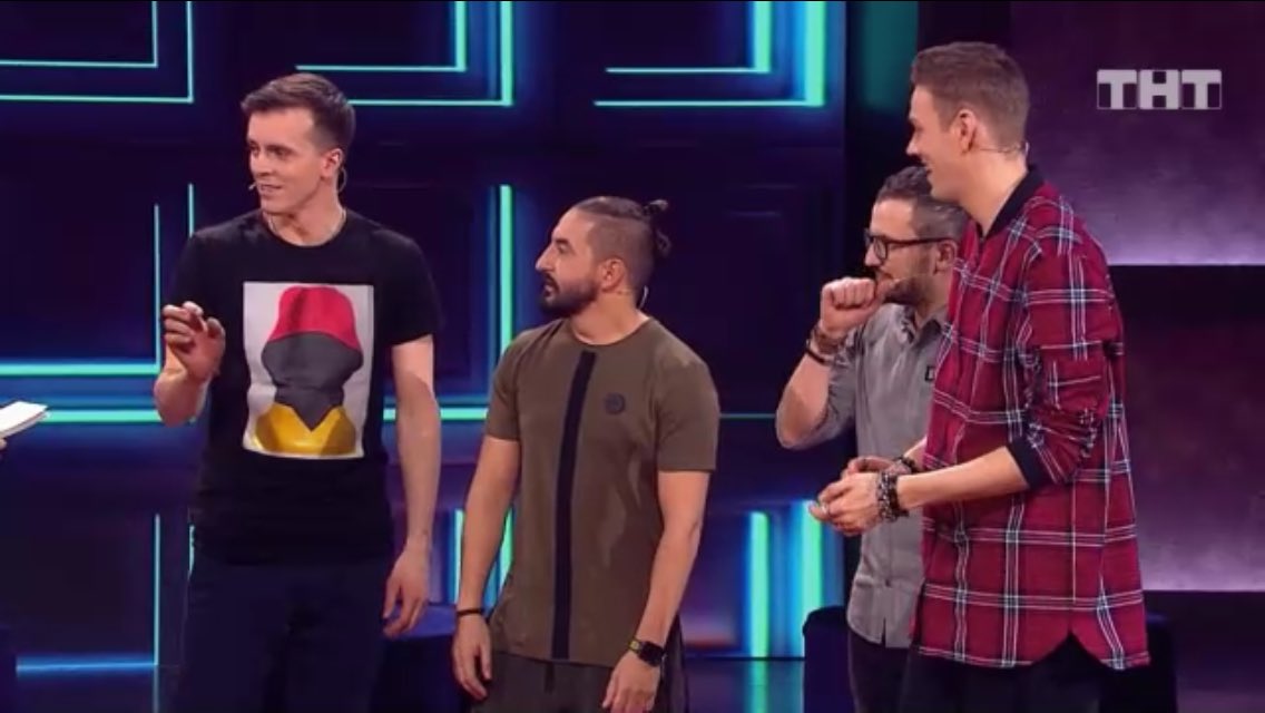 graf_azzaro's tweet image. Паша: - организовал митинг в поддержку любовников
Арс: - а, любовники это типо парень/парень?
Паша: - нет, нет... ты давай тут не о себе