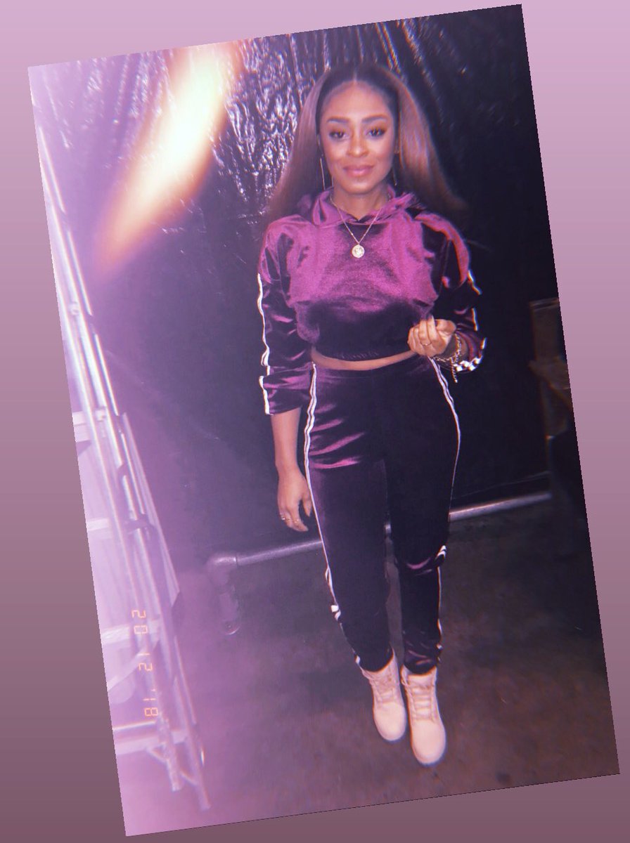 Relley_C's tweet image. 🔙STAGE.🔊 @bhammusicawards #networkingparty #relleyc #live #birminghammusicawards #performance #british #uk #rnb #hiphop #soul #jazz #singer #songwriter #isawitfirst #tracksuitset #velor #sportstripe #coordset @isawitfirst @elevationmgrp @mamarouxsbham