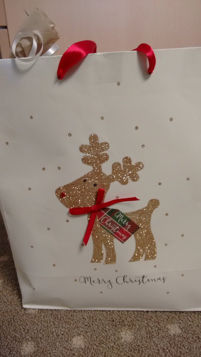 AbbeyWa03666069's tweet photo. A friendly and kind stranger has just come to Woodlands with a bag of pressies for our patients for Christmas. People are amazing. #kindnessofstrangers
@AlbrowTracy @ChristineHenham @StRaphaelWard1 @Nikki1138 @castle_ward @Liz97535468 https://t.co/bsCrdioq9b