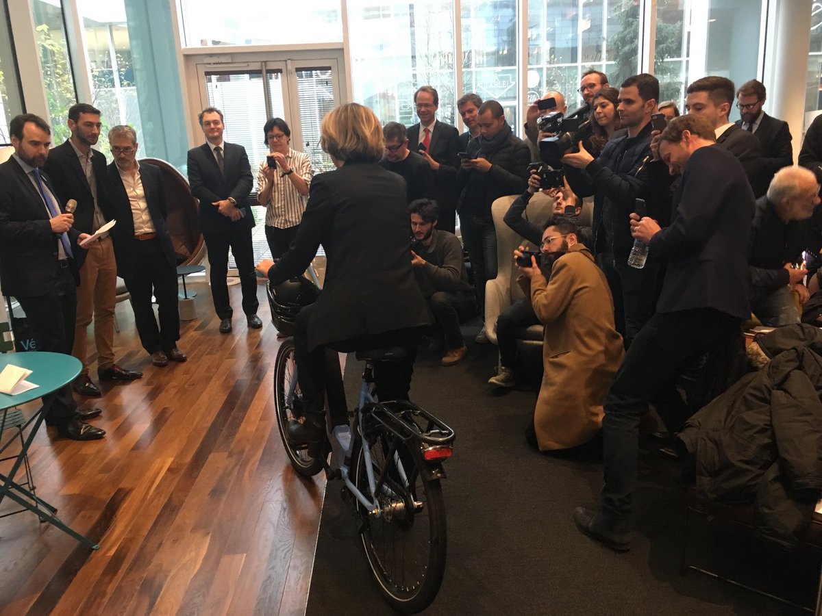 Chuuuut il arrive ... tout beau tout bleu le futur #Veligo vélo électrique des franciliens #locationLongueDuree #fluow #laposte #pointpresse  <a href="/ValeriePecresse/">nqs136</a> <a href="/bemobilp/">Bemobi</a>