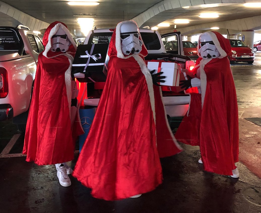 MBVansUK's tweet photo. Ho ho ho… here they go! @boogie_storm are delivering gifts on behalf of #MercedesBenzVans this morning to children’s hospice @ellenorcharity. Catch them afterwards, dancing at midday in our Bluewater pop-up store. Find out more: https://t.co/TQAj24CkpY #PickupPopup https://t.co/zskW9S58y4