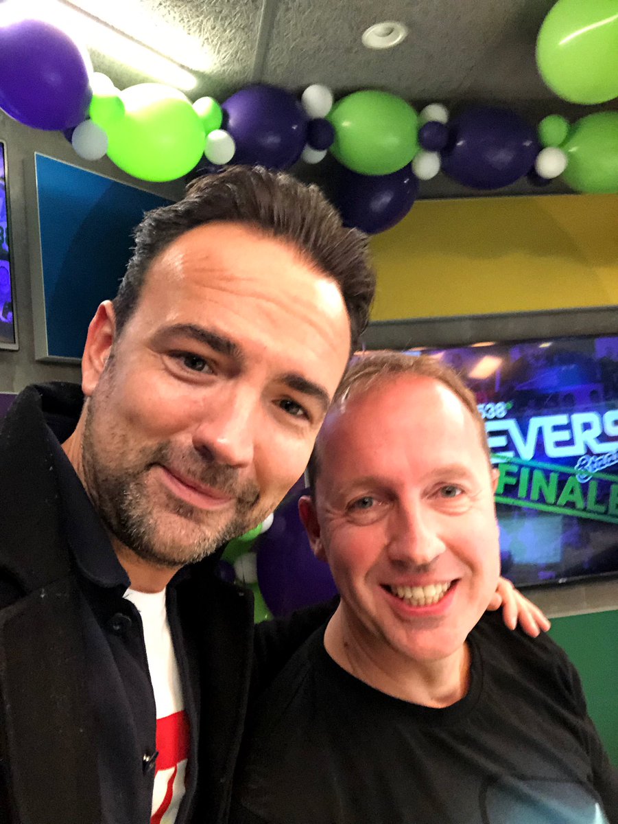 Deze held stapt op. 21 jaar lang belachelijk vroeg op. Vakmanschap, radioliefde, die gulle lach, een ritueel, een legende, alles in één: Edwin Evers! Niets dan bewondering en een diepe buiging voor de meester! 📻🙌 <a href="/eversstaatop/">Evers Staat Op</a> <a href="/Radio538/">Radio538</a>