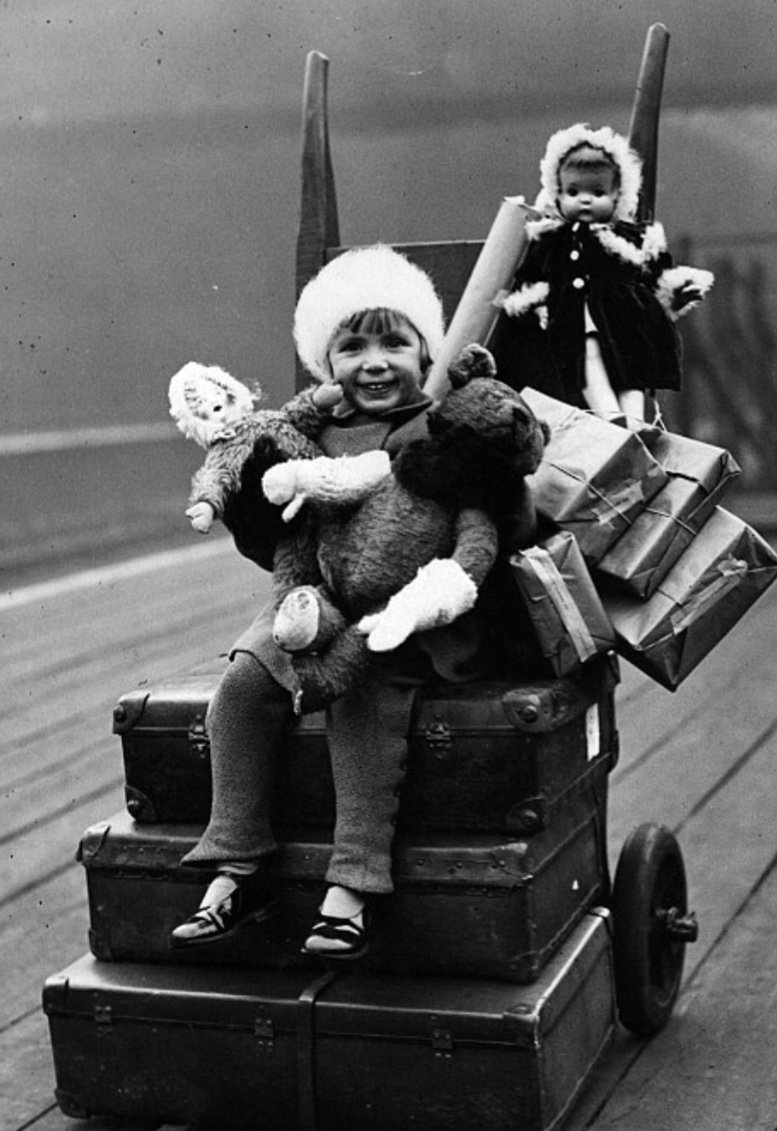 Hyde Park Now-London rail stations' bygone Xmases Hyde Park Now-London rail stations' bygone Xmases