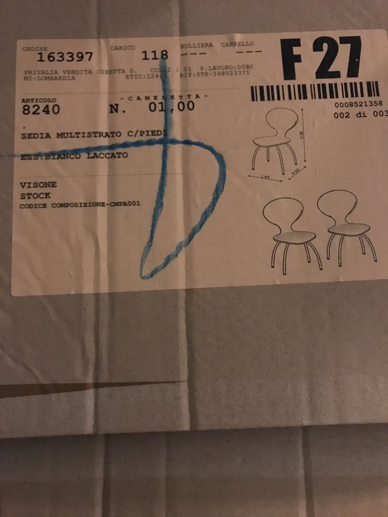 Il Signor Privalia mi ha fatto il pacco!!! Errore umano ma la soluzione la troviamo? I miei figli hanno chiesto a Babbo Natale due sedie per la scrivania, in legno!!! #plastica #facciailreso #assurdita
